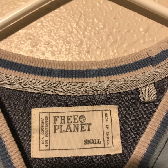 Free Planet Tee. Small. - Picture 4 of 4